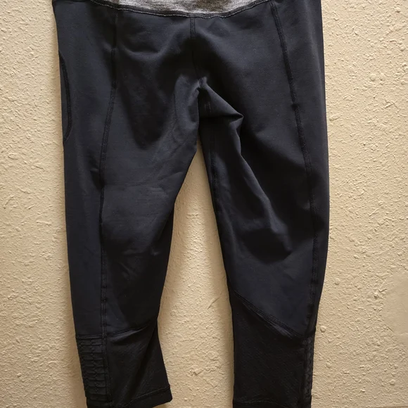 lululemon athletica Black and Teal Leggings - Picture 4 of 5